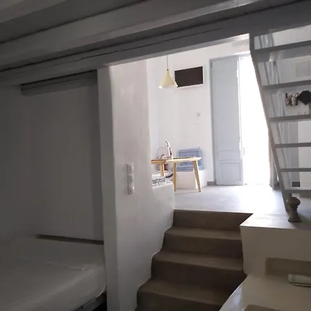Theros Aparthotel